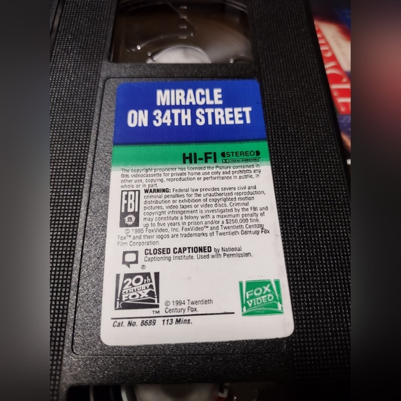 MIRACLE ON 34TH STREET - VHS 1994 - RATED PG - Picture 5 of 7